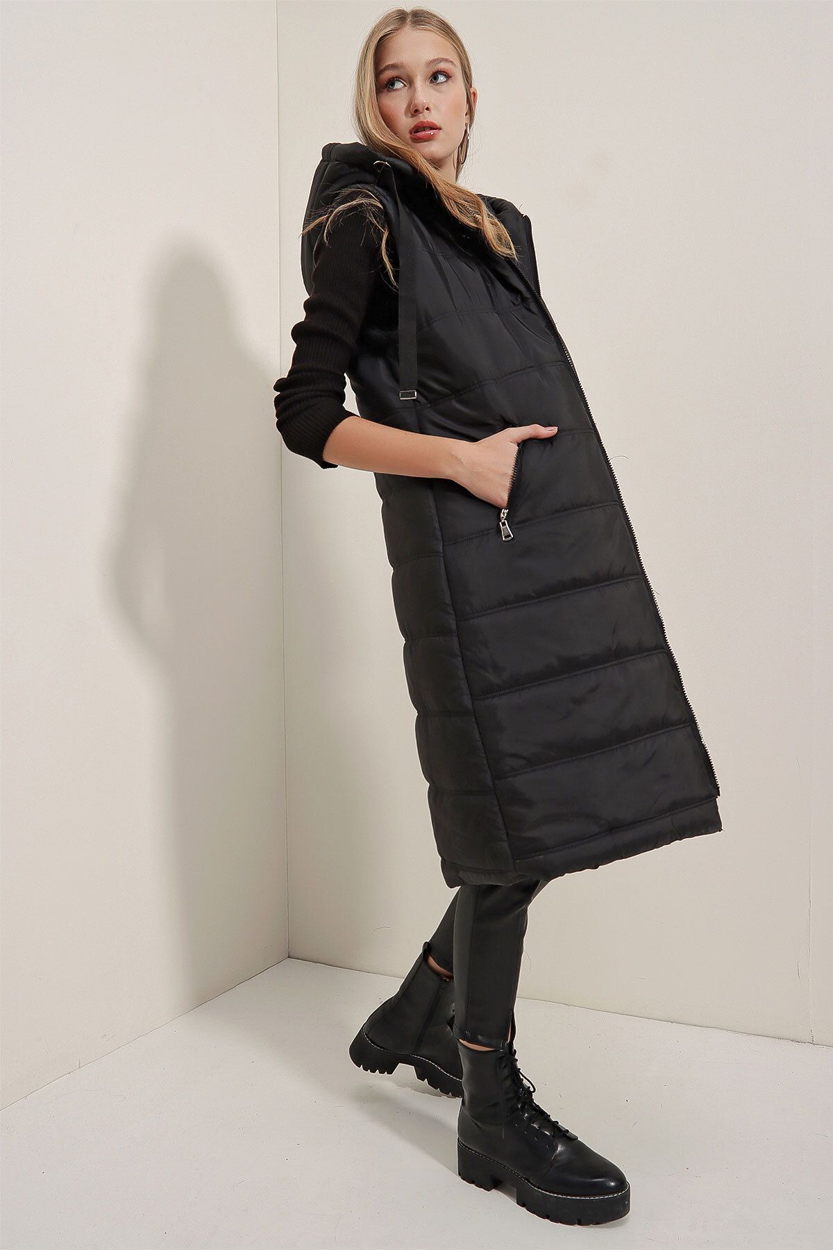 5140 Hooded Long Puffer Vest - Black