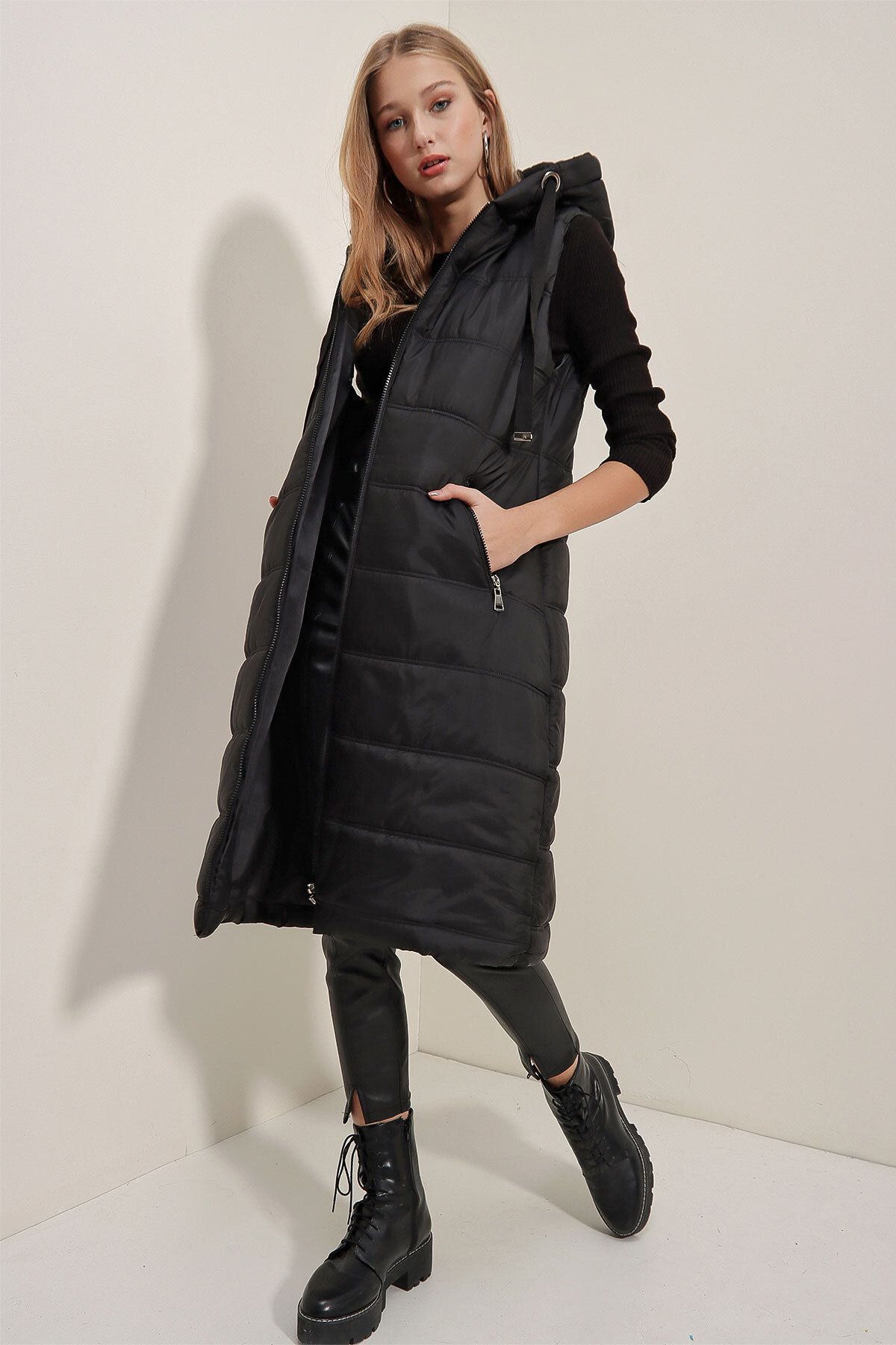 5140 Hooded Long Puffer Vest - Black