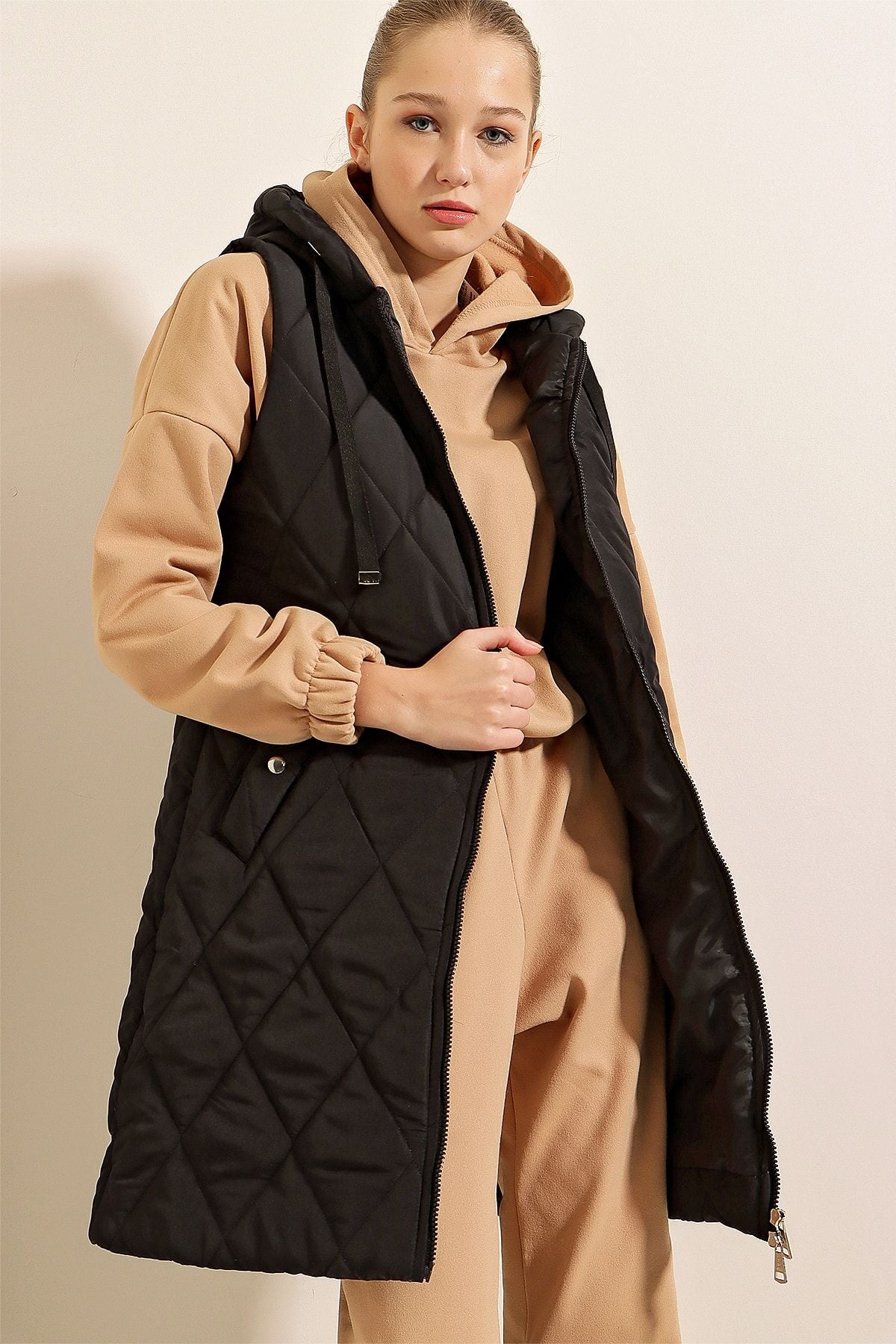 5140 Hooded Long Puffer Vest - Black