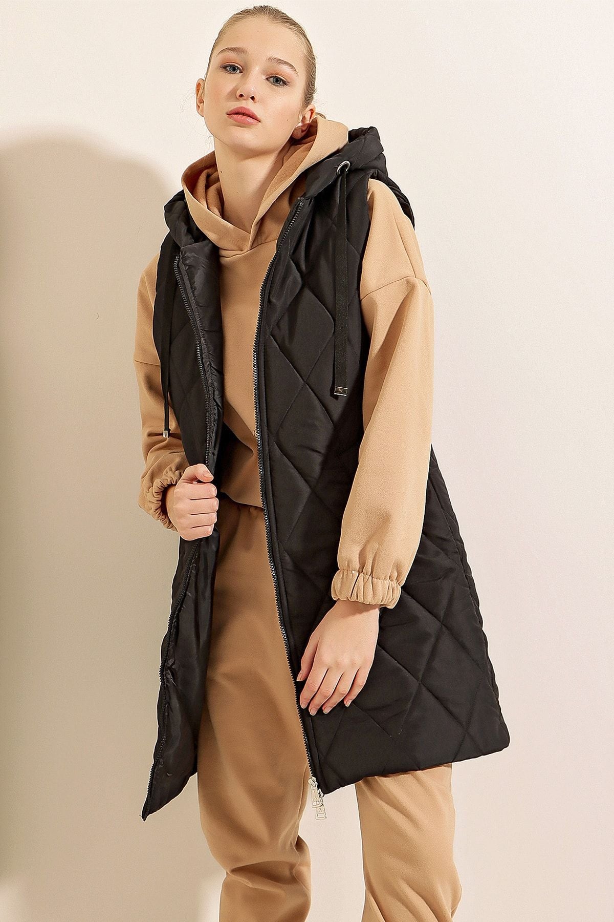 5140 Hooded Long Puffer Vest - Black