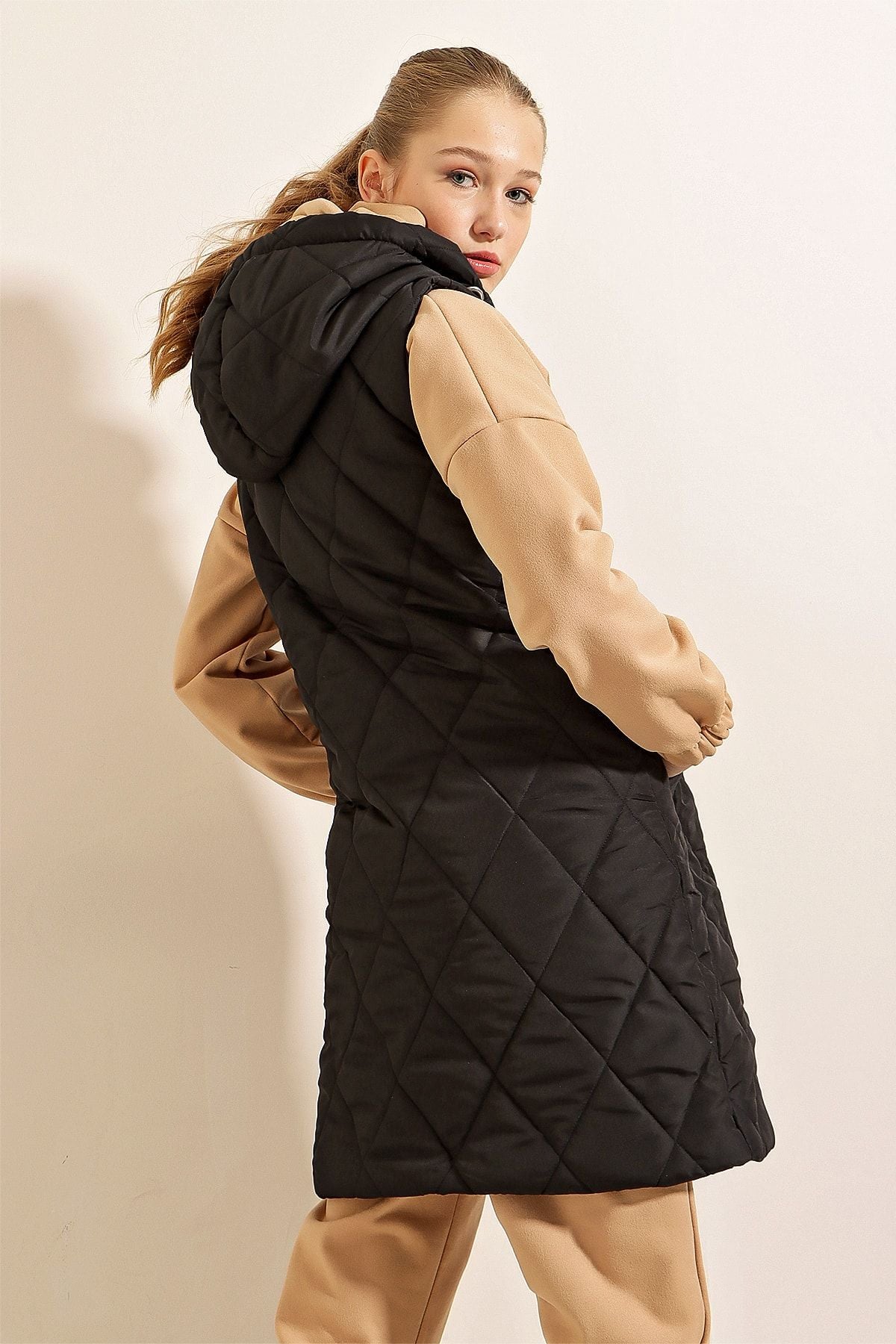 5140 Hooded Long Puffer Vest - Black